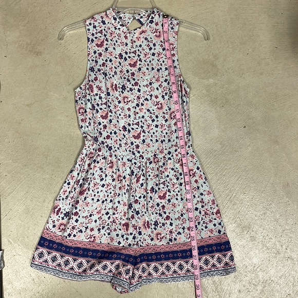 Xhilaration Floral romper with pockets size XS - Picture 7 of 9